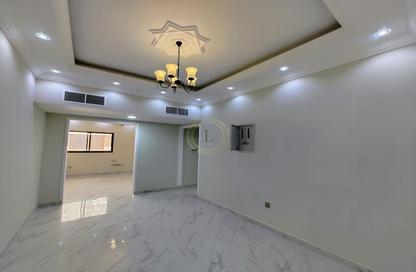 Apartment - 3 Bedrooms - 3 Bathrooms for rent in Hai Qesaidah - Central District - Al Ain