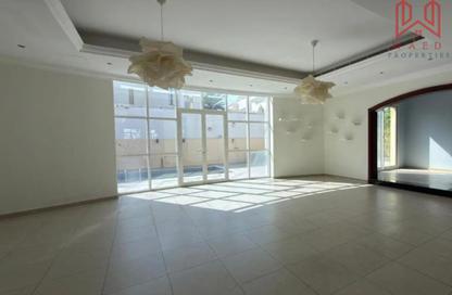 Villa - 5 Bedrooms - 6 Bathrooms for rent in Jumeirah 1 Villas - Jumeirah 1 - Jumeirah - Dubai