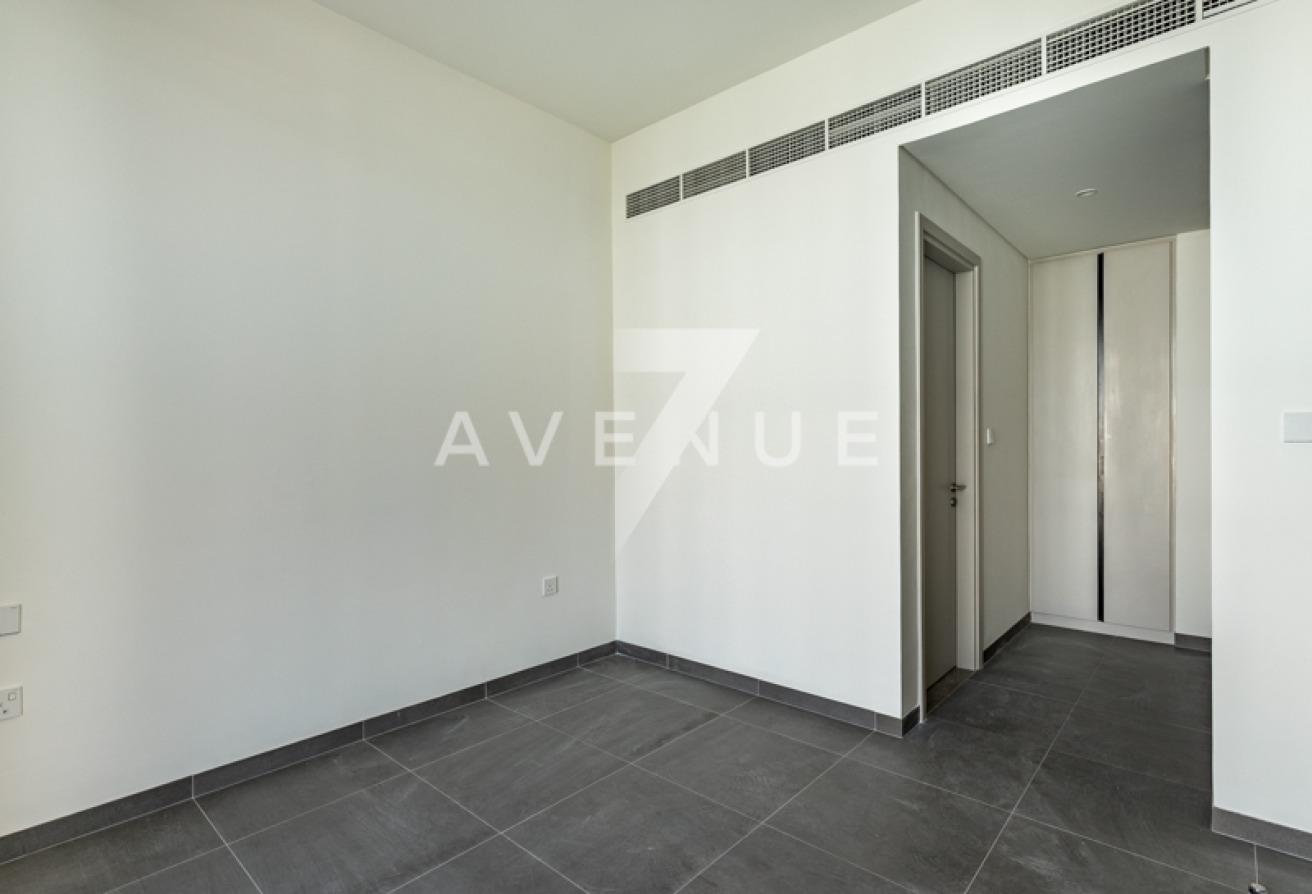 Single Row I Vacant I ONYX Collection photo 21