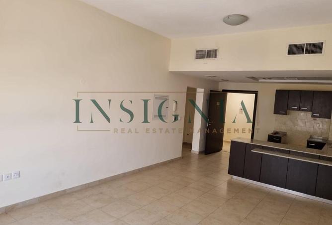 Well Maintained Vacant Multi Cheques Available