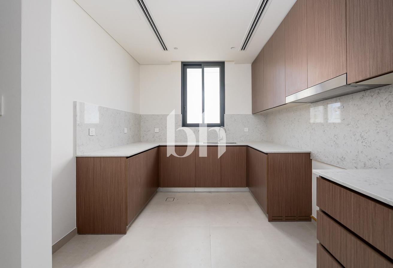 Park Backing | Five Bedrooms | Options Available photo 7