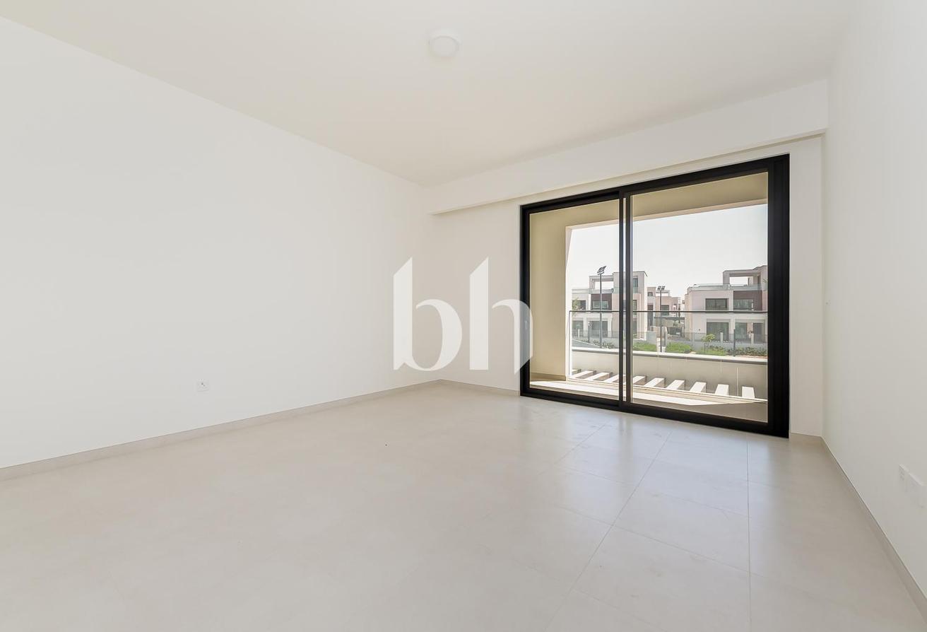 Park Backing | Five Bedrooms | Options Available photo 8
