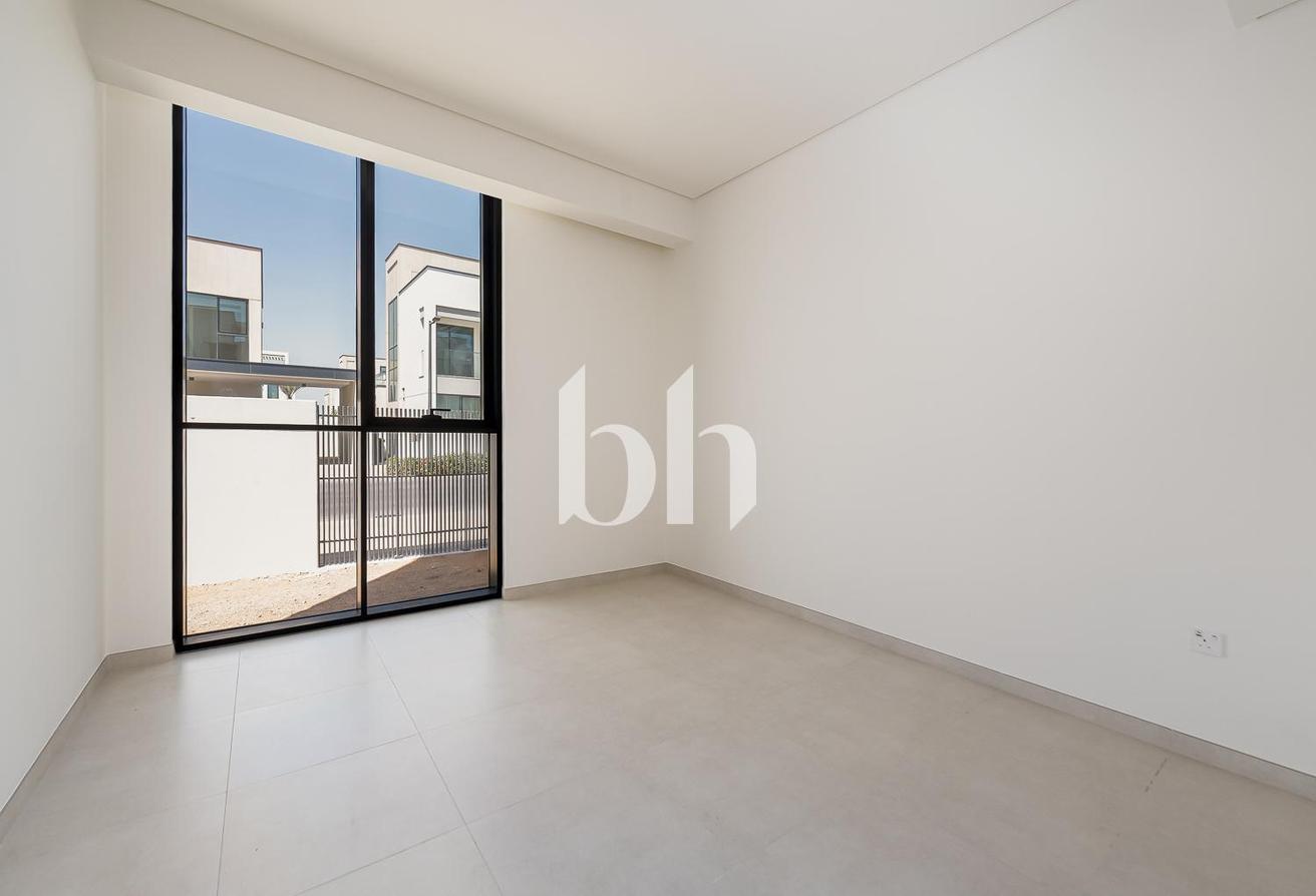 Park Backing | Five Bedrooms | Options Available photo 16
