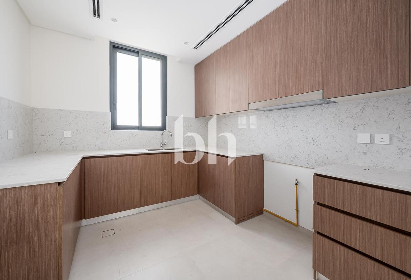 Park Backing | Five Bedrooms | Options Available photo 4