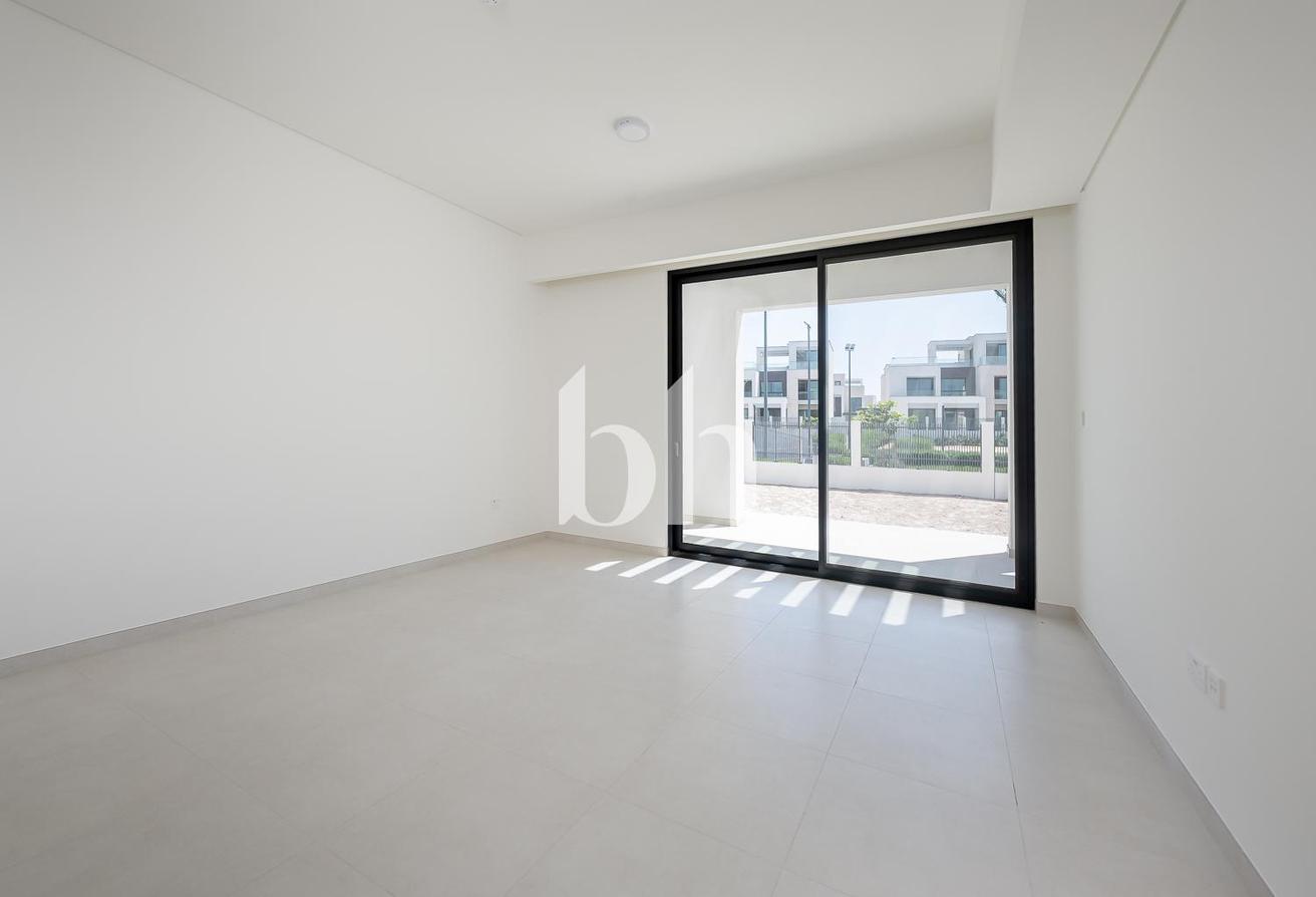 Park Backing | Five Bedrooms | Options Available photo 5