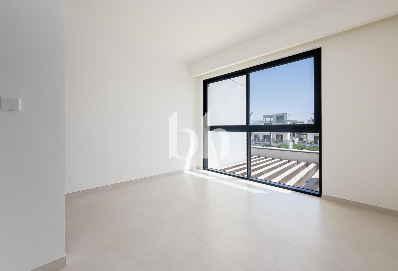 Park Backing | Five Bedrooms | Options Available photo 9