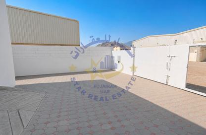 Warehouse - Studio - 2 Bathrooms for rent in Al Hayl - Fujairah