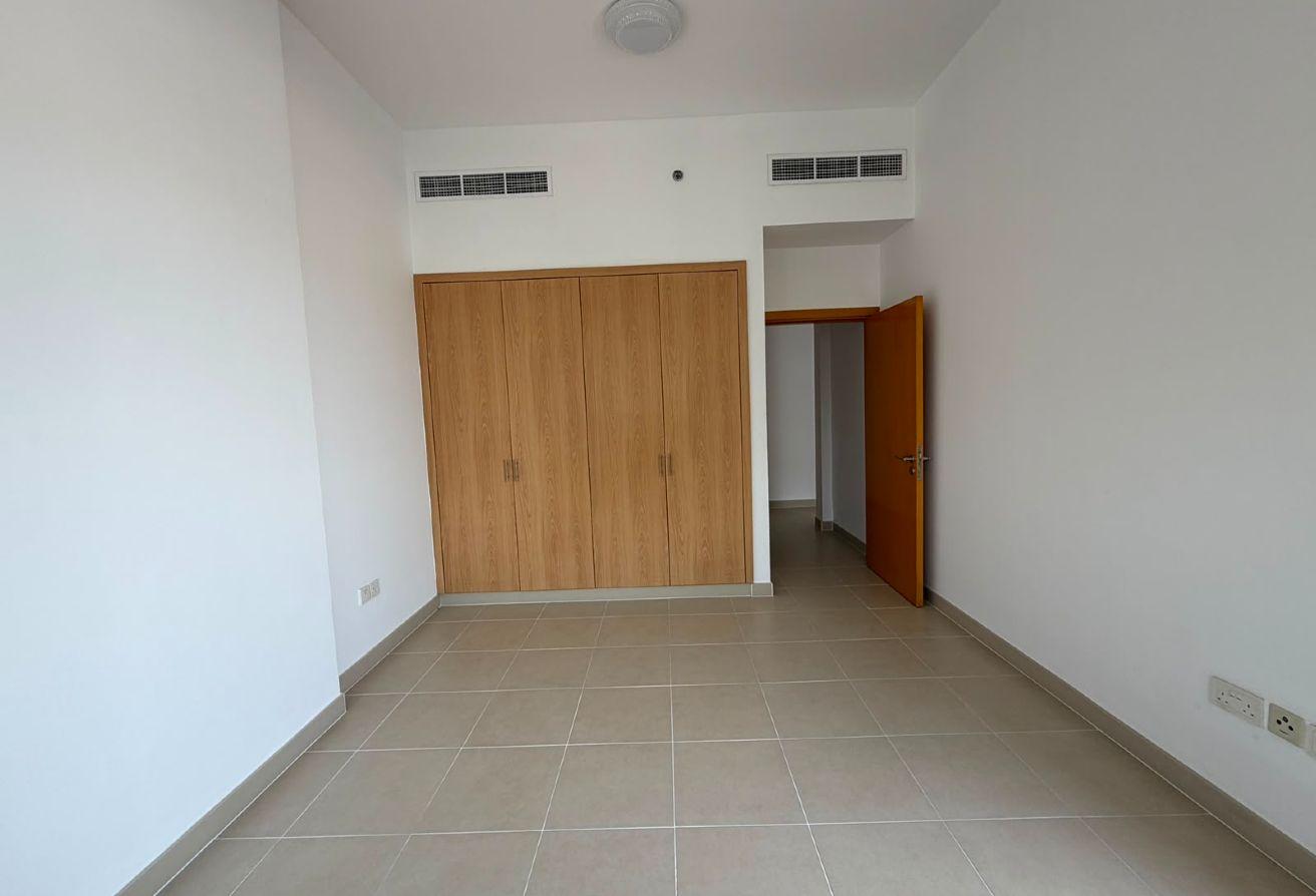 Open-plan 1BR | ASB Tower | Balcony with City Vie photo 4