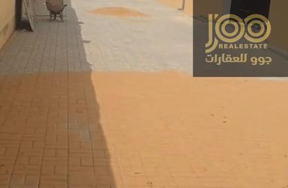 مستودع - استوديو - 2 للايجار في أم الثعوب - أم القيوين