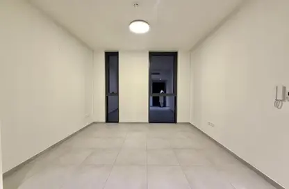 شقة - غرفة نوم - 1 حمام للايجار في إيست فييليدج - الجادة - الشارقة