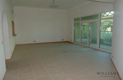 Apartment - 2 Bedrooms - 2 Bathrooms for sale in Jash Hamad - Shoreline Apartments - Palm Jumeirah - Dubai
