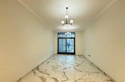 شقة - غرفة نوم - 2 حمامات للايجار في ارت اكس اي في - الخليج التجاري - دبي