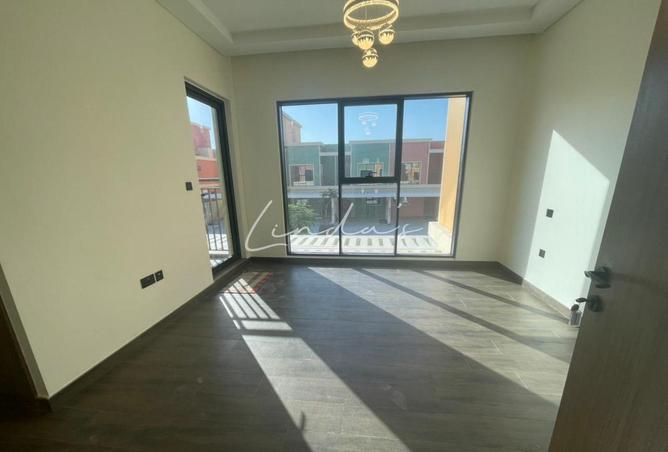 104679360 - Property Image 2