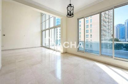 Apartment - 3 Bedrooms - 4 Bathrooms for rent in Emerald Residence - Dubai Marina - Dubai