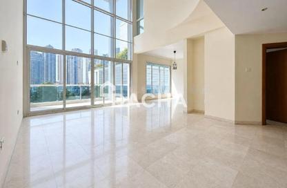 Apartment - 3 Bedrooms - 4 Bathrooms for rent in Emerald Residence - Dubai Marina - Dubai