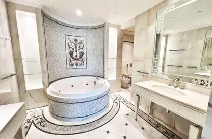 شقة - 2 غرف نوم - 3 حمامات للايجار في بالازيو فيرساتشي - القرية التراثية - دبي