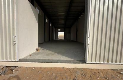 Warehouse - Studio - 1 Bathroom for rent in Umm Al Thuoob - Umm Al Quwain