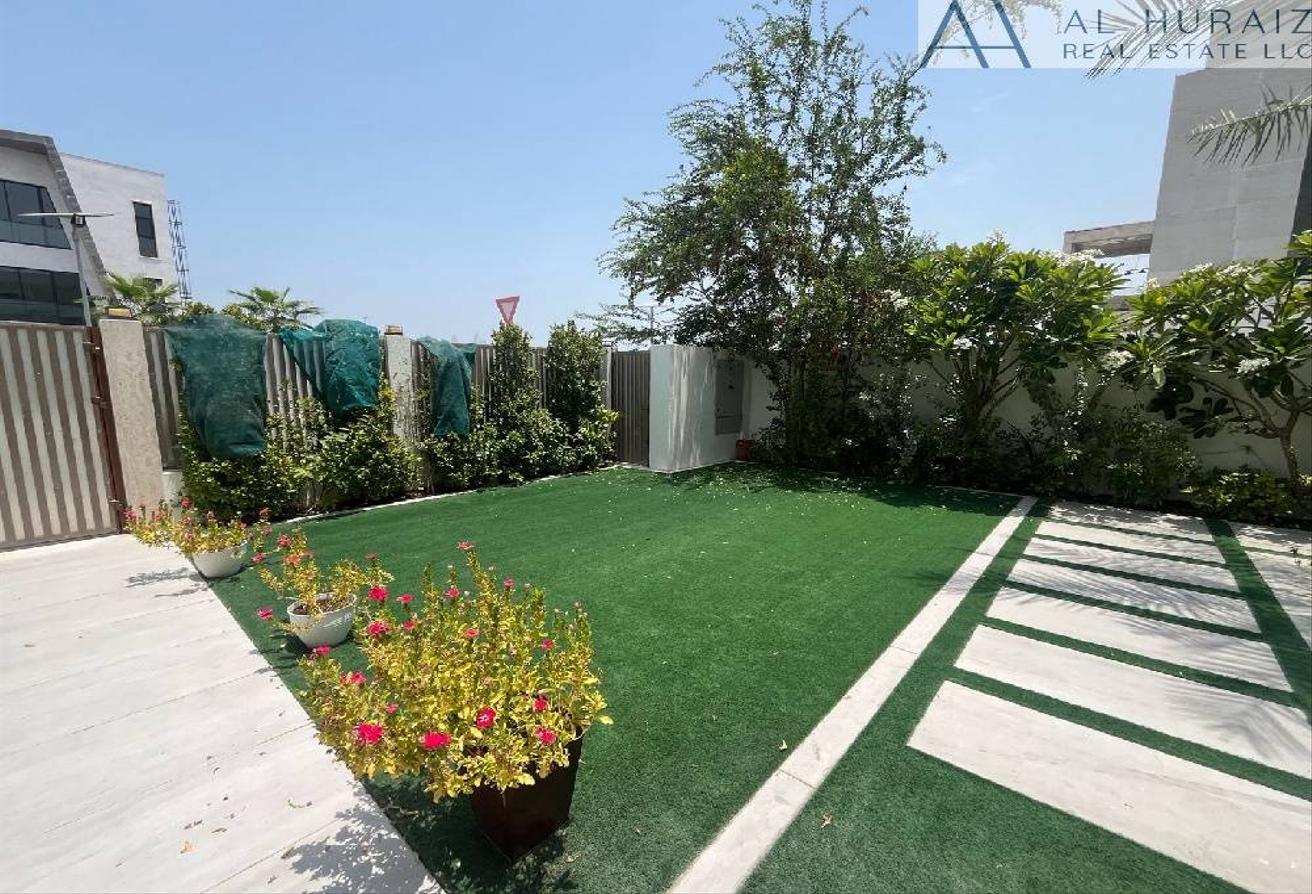 Private luxurious villa for rent in jumeirah park, Custom built, Upgraded photo 10