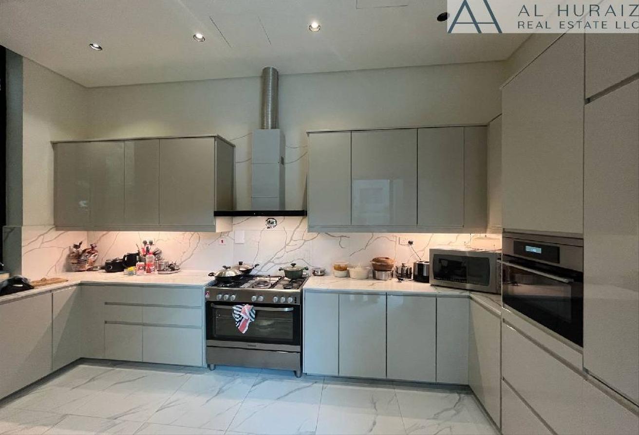 Private luxurious villa for rent in jumeirah park, Custom built, Upgraded photo 5