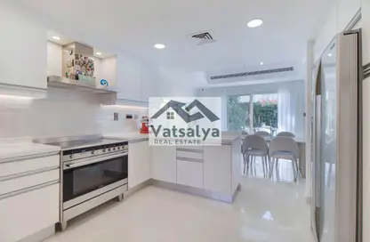 شقة - 3 غرف نوم - 4 حمامات للايجار في البحيرات - دبي