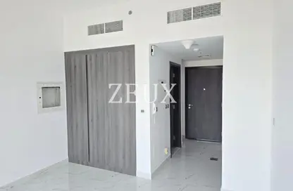 Apartment - 1 Bathroom for rent in Time 1 - Dubai Land Residence Complex - Dubai