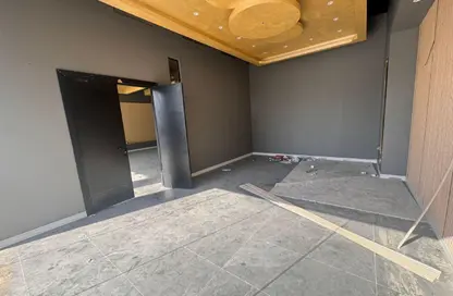 Shop - Studio - 3 Bathrooms for rent in Airport Free Zone - International Airport Area - Deira - Dubai