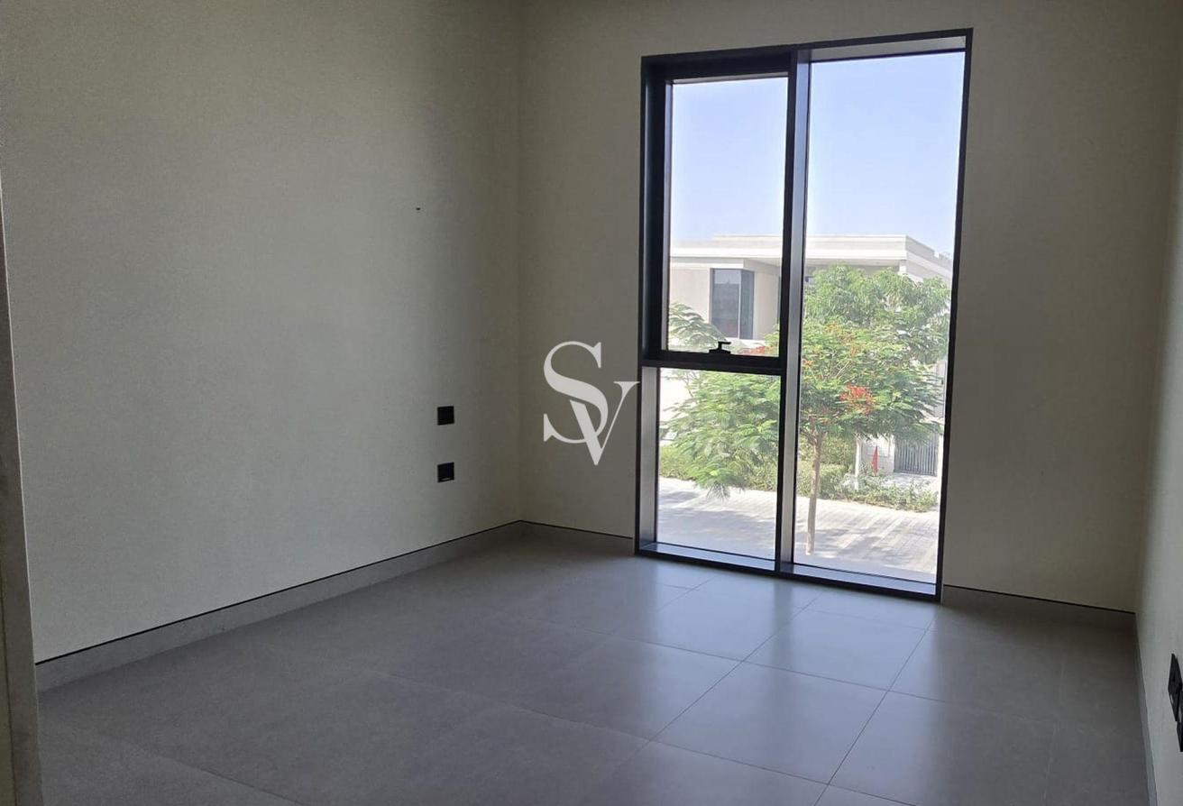 Fully Upgraded & Extended 4BR Villa | Green Belt photo 25