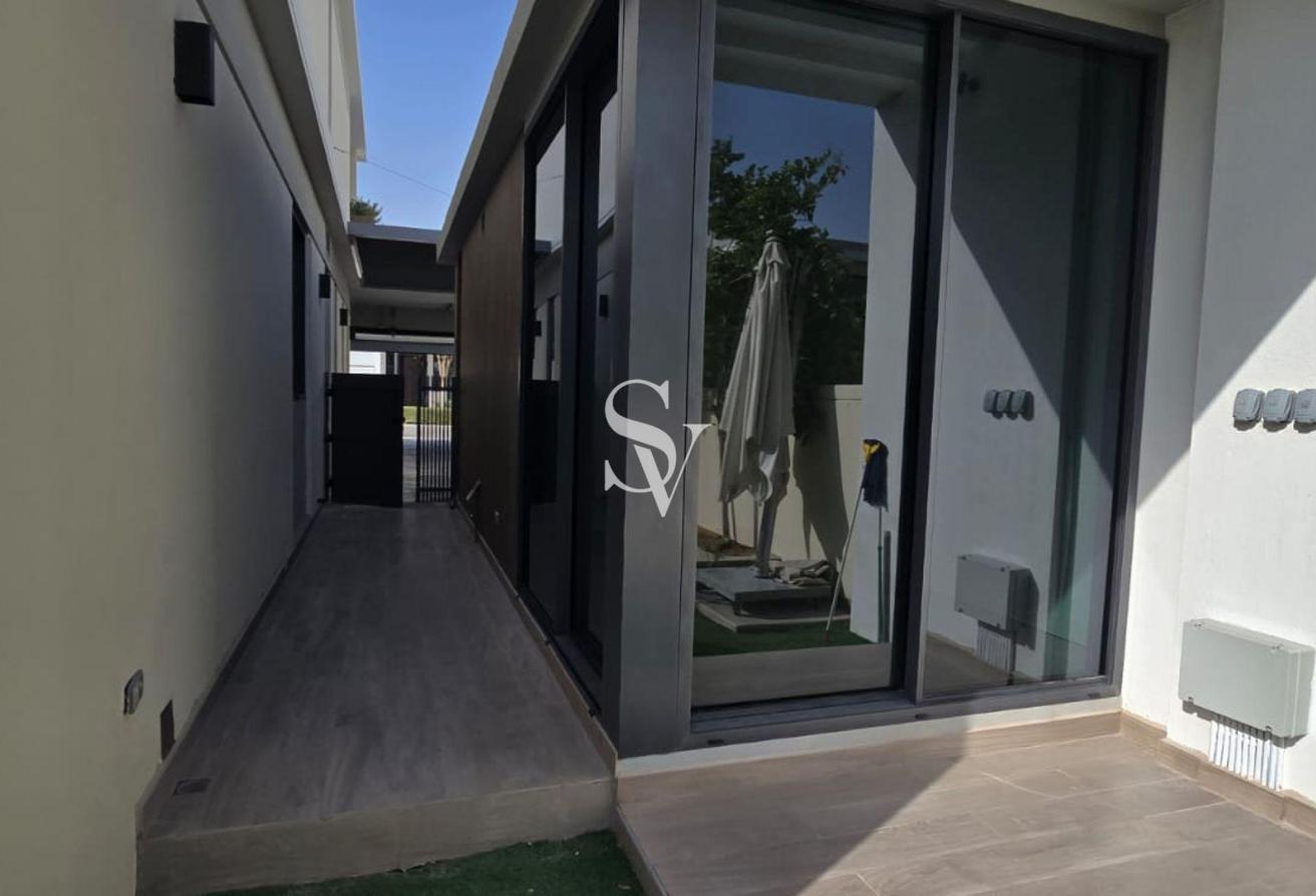 Fully Upgraded & Extended 4BR Villa | Green Belt photo 9