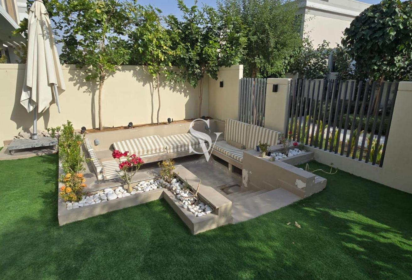 Fully Upgraded & Extended 4BR Villa | Green Belt photo 6