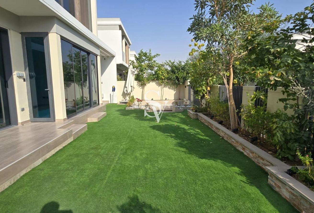 Fully Upgraded & Extended 4BR Villa | Green Belt photo 10