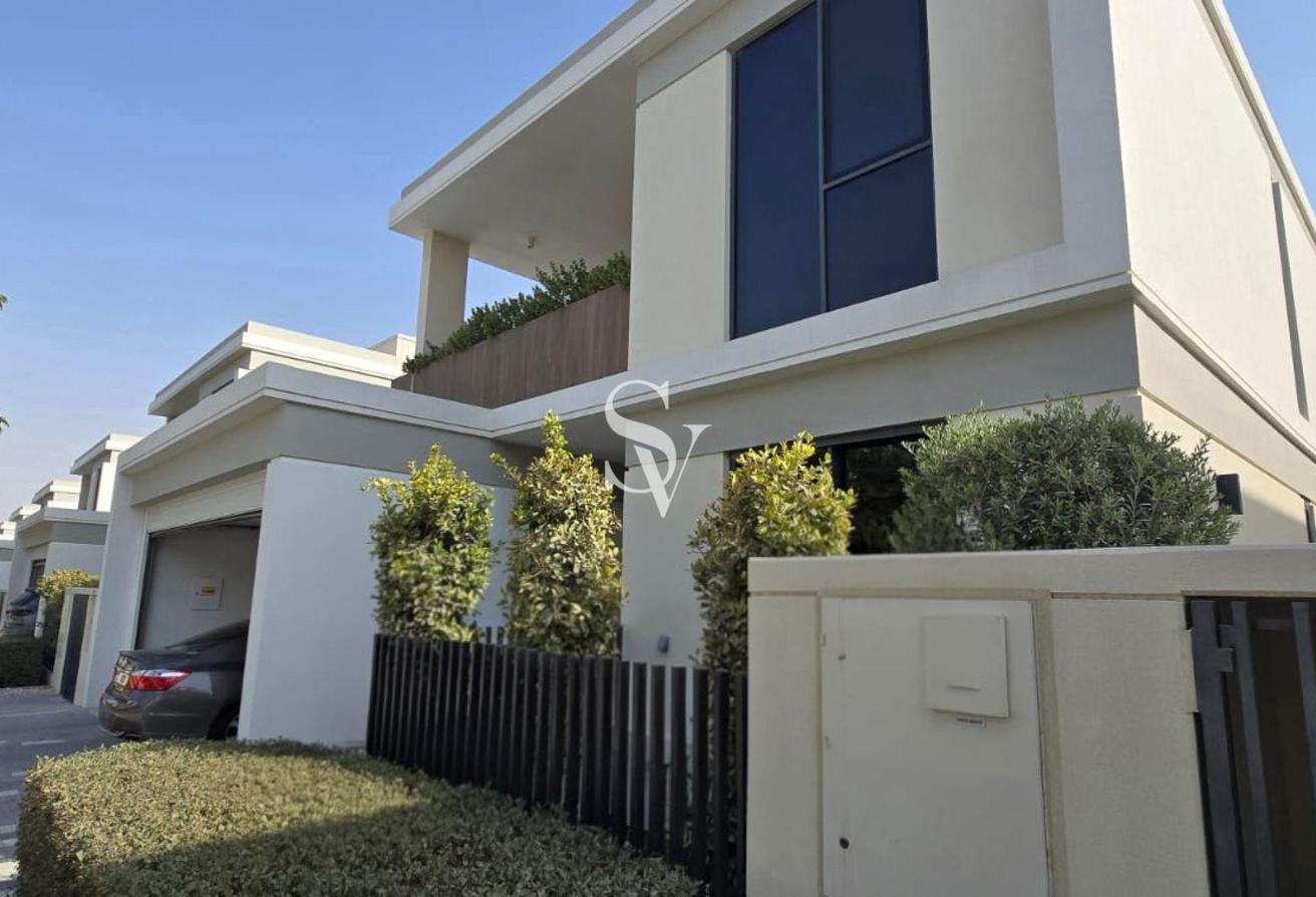 Fully Upgraded & Extended 4BR Villa | Green Belt photo 12