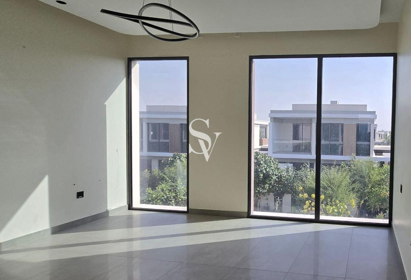 Fully Upgraded & Extended 4BR Villa | Green Belt photo 29
