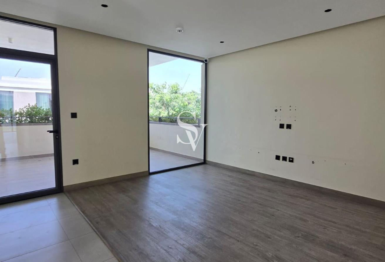 Fully Upgraded & Extended 4BR Villa | Green Belt photo 18