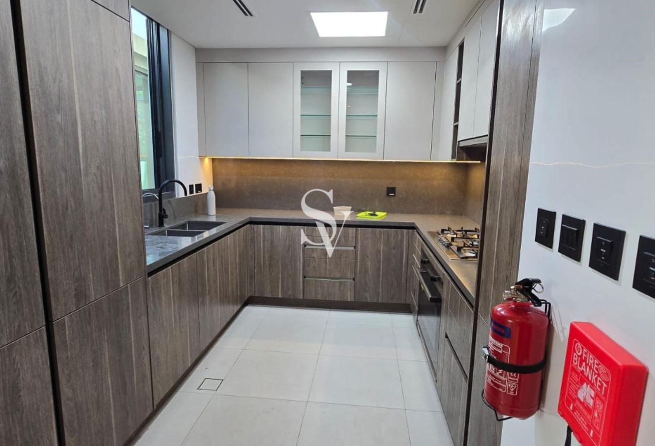 Fully Upgraded & Extended 4BR Villa | Green Belt photo 28
