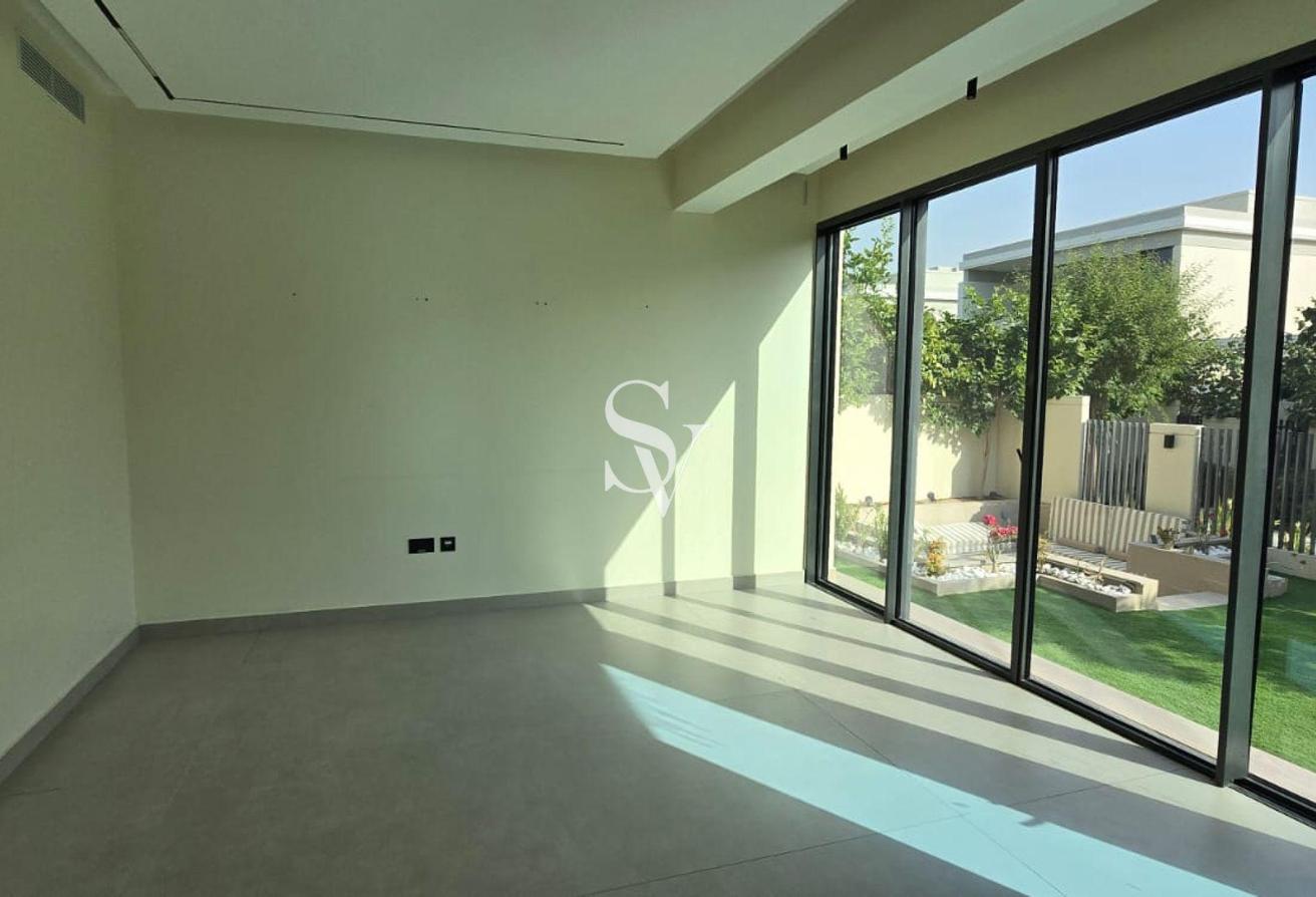 Fully Upgraded & Extended 4BR Villa | Green Belt photo 8
