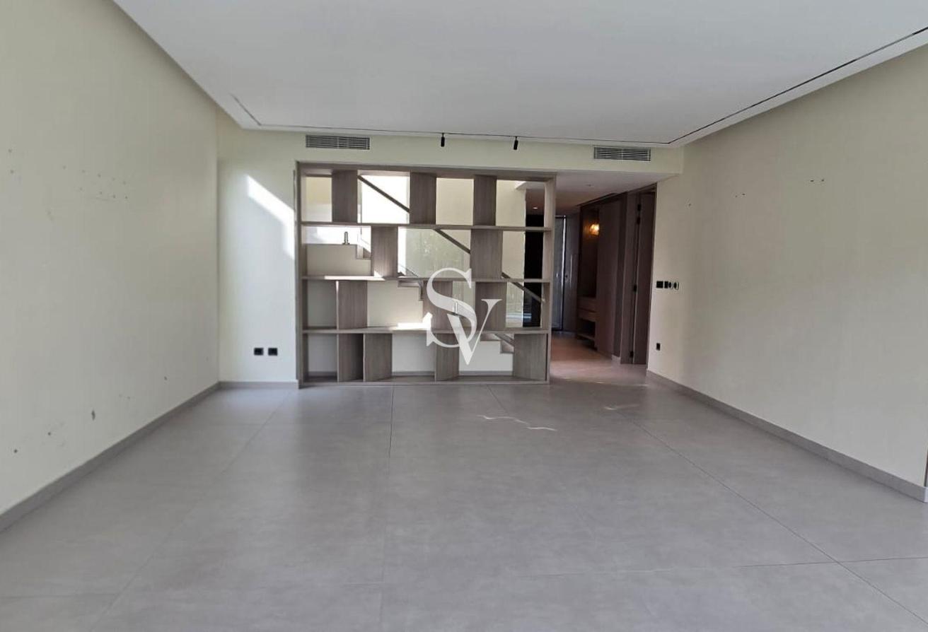 Fully Upgraded & Extended 4BR Villa | Green Belt photo 7