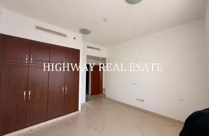 Apartment - 4 Bedrooms - 5 Bathrooms for rent in Al Mamzar 1 - Al Mamzar - Sharjah - Sharjah