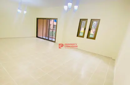 Apartment - 1 Bedroom - 2 Bathrooms for rent in The Gardens Buildings - The Gardens - Dubai