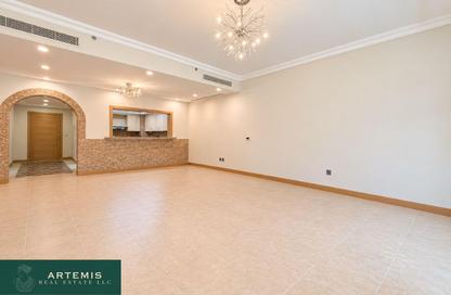 Apartment - 2 - 2 for rent in Al Anbara - Shoreline Apartments - Palm Jumeirah - Dubai