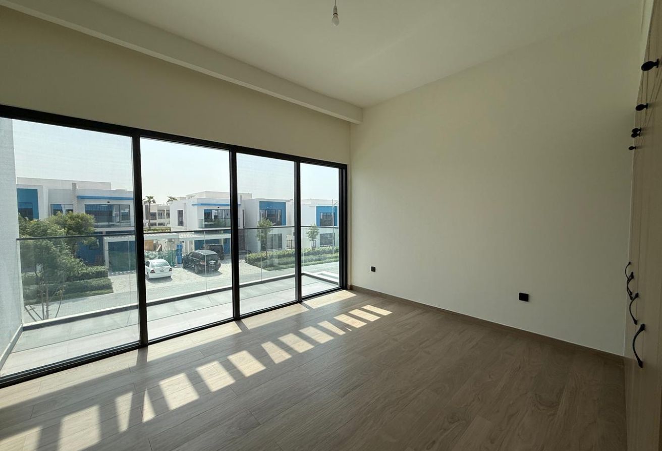 6 bedroom villa in Damac Lagoons: 14