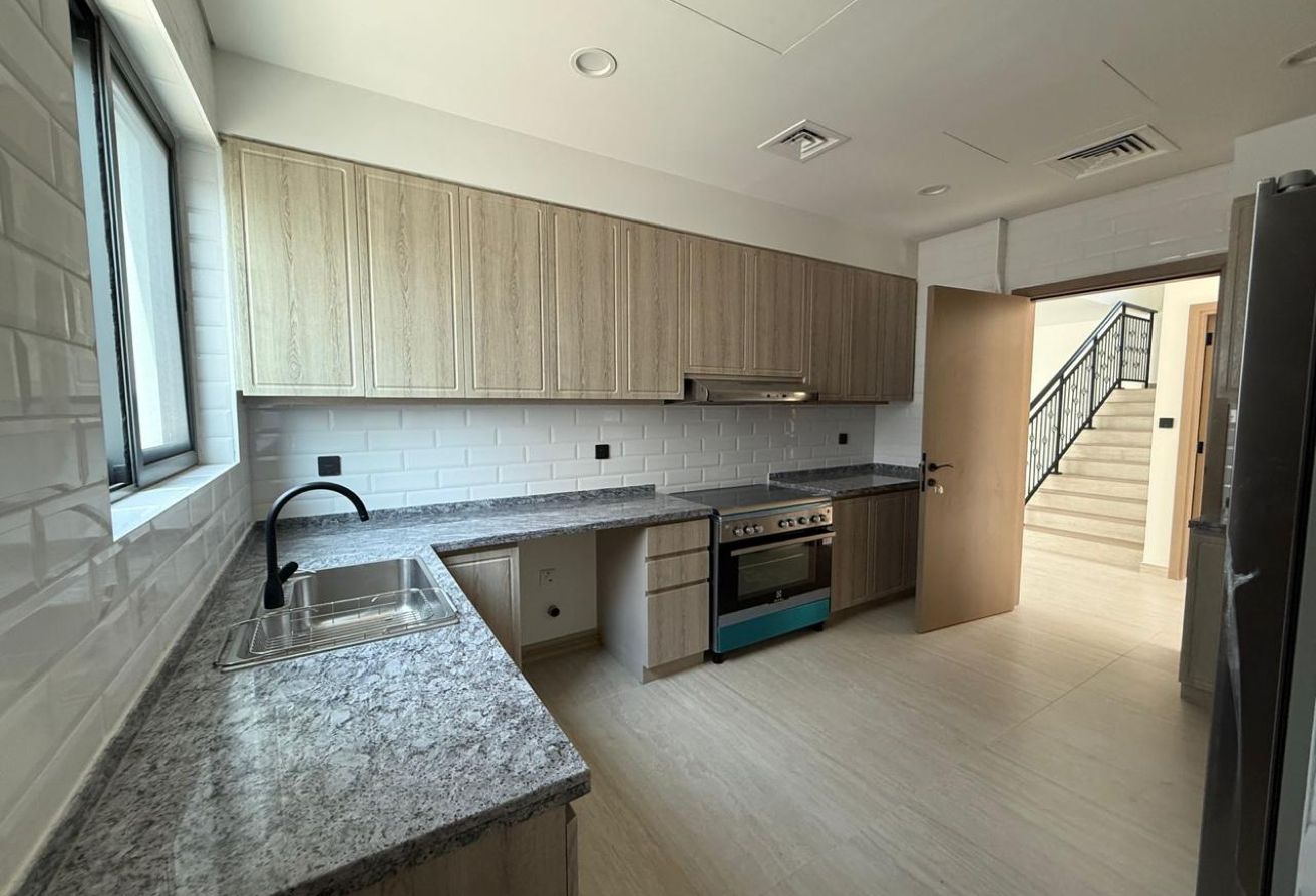 6 bedroom villa in Damac Lagoons: 5