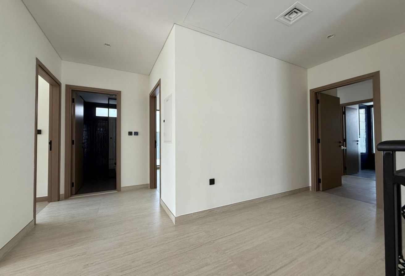 6 bedroom villa in Damac Lagoons: 17