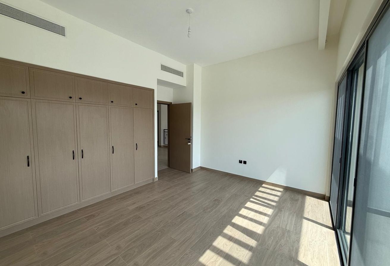 6 bedroom villa in Damac Lagoons: 15