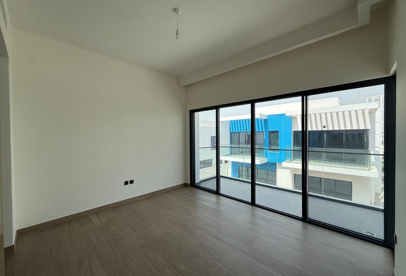 6 bedroom villa in Damac Lagoons: 6