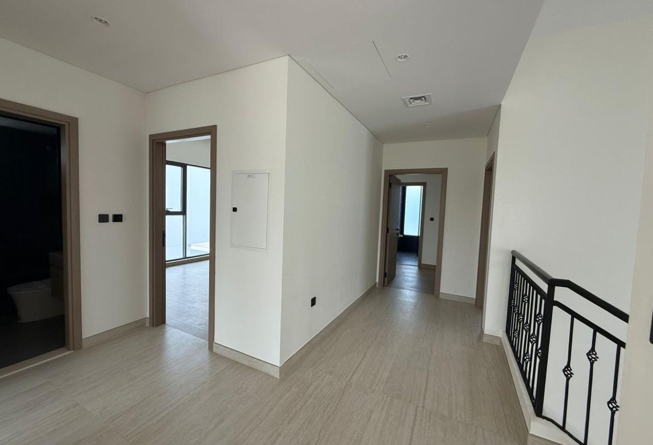 6 bedroom villa in Damac Lagoons: 13