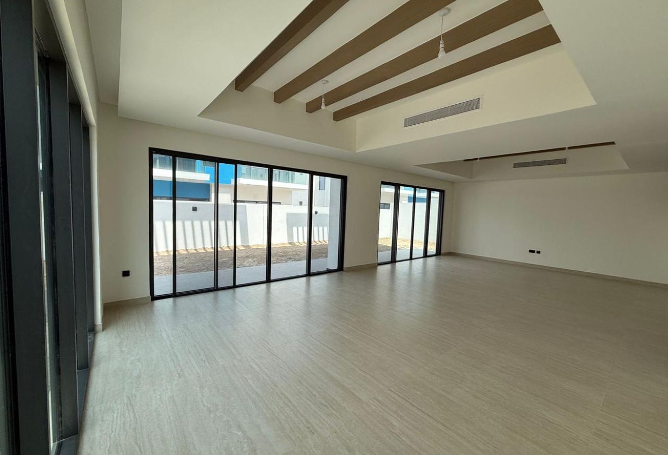 6 bedroom villa in Damac Lagoons: 16