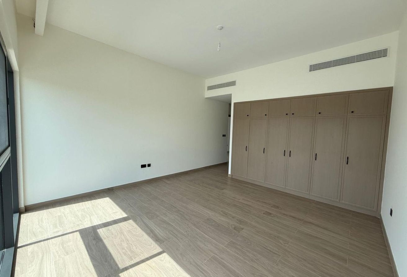 6 bedroom villa in Damac Lagoons: 11