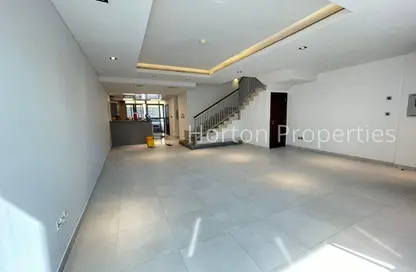 فيلا - 4 غرف نوم - 6 حمامات للايجار في فيلات كمفي - منطقة 11 - قرية جميرا الدائرية - دبي