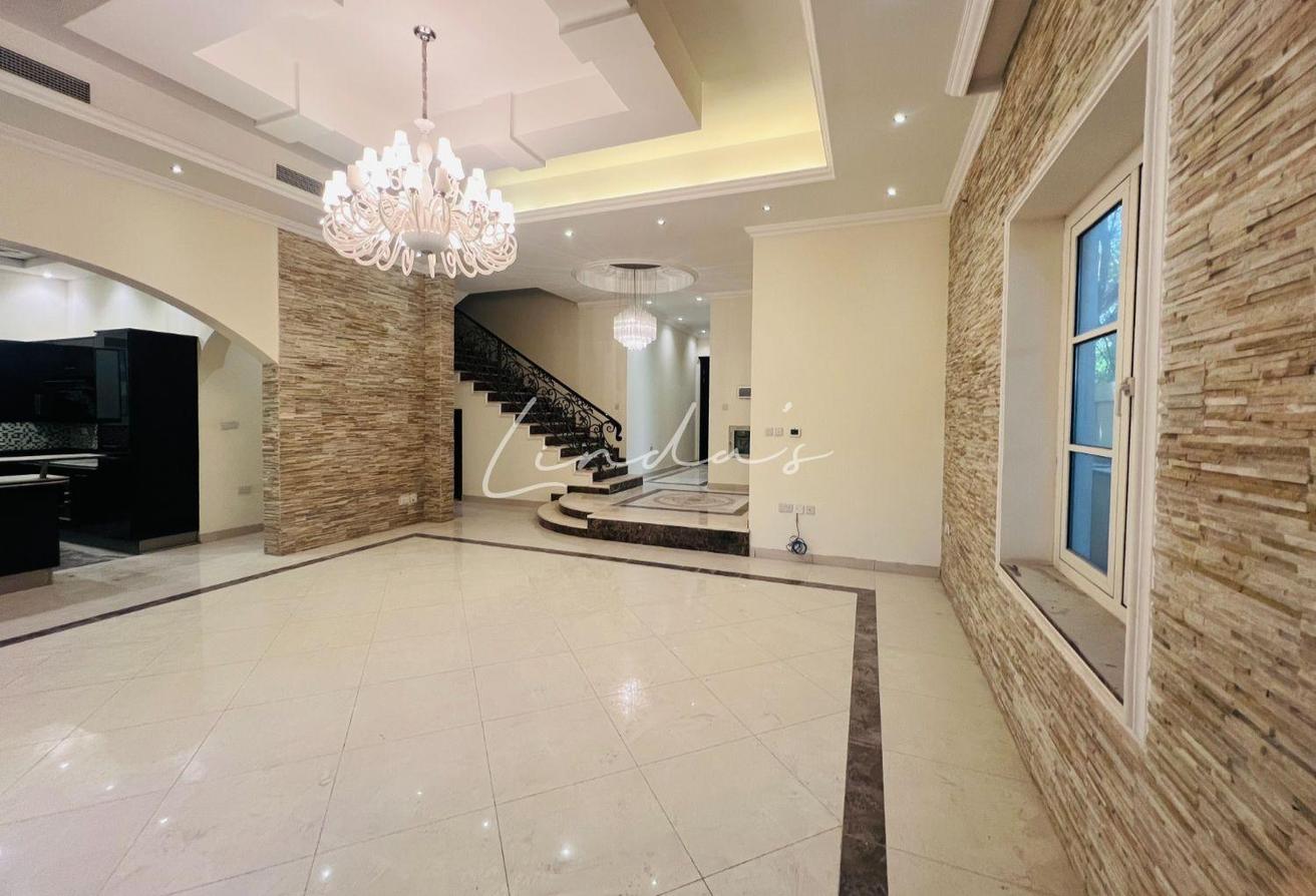 Corner Unit | Spacious | Ready to move in photo 5
