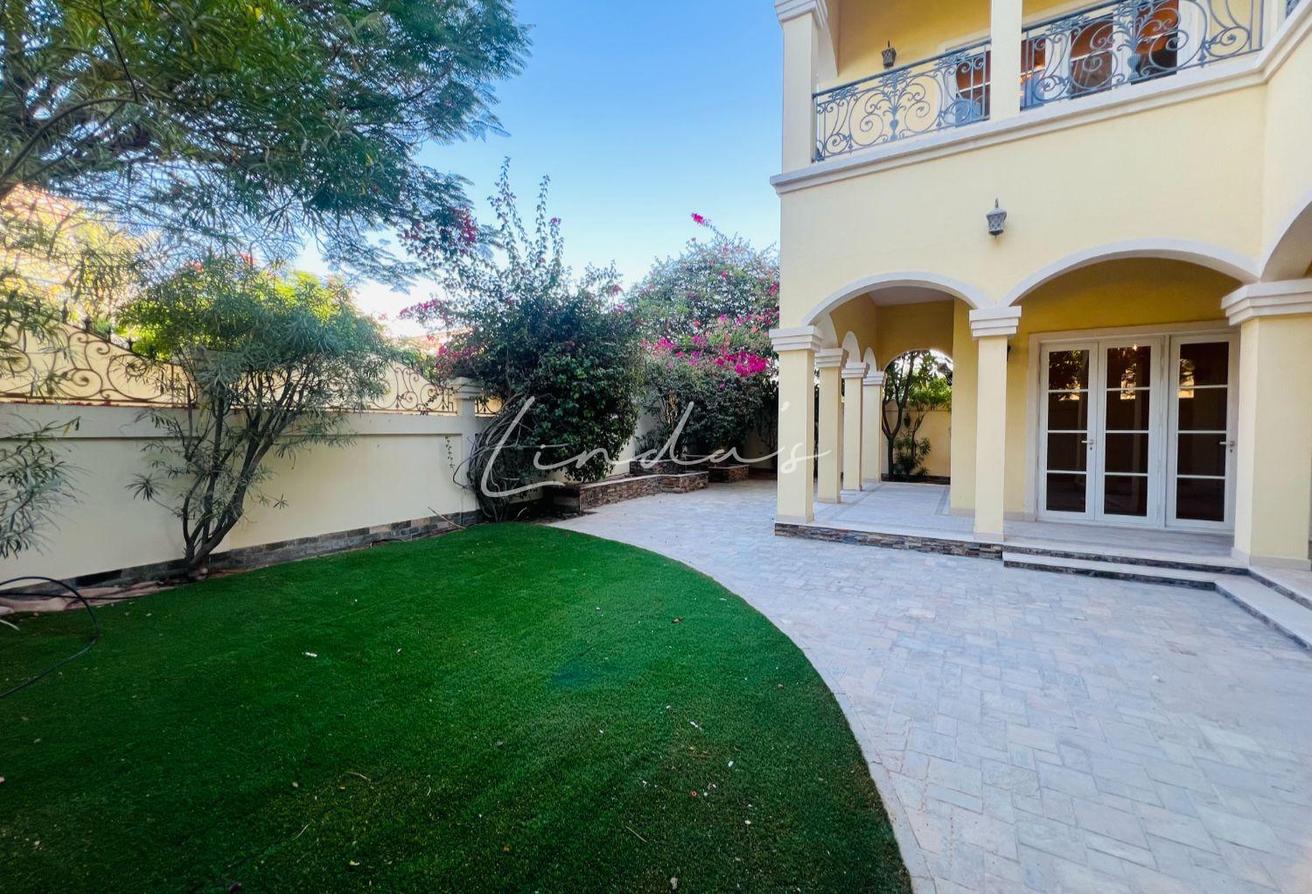 Corner Unit | Spacious | Ready to move in photo 13